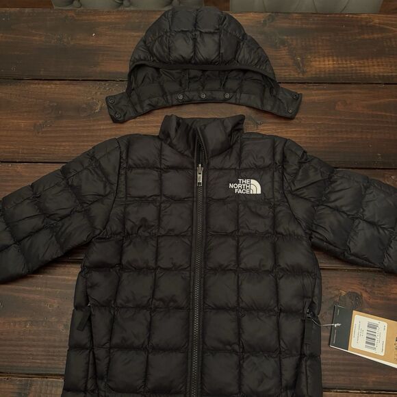 The North Face Kids Thermoball Hooded Jacket - Picture 3 of 10